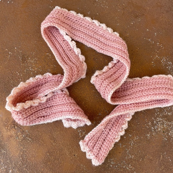 Beautiful handmade crochet scarf - Picture 2 of 3